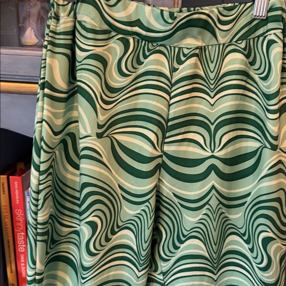 Green Swirl Wide-Leg Palazzo Pants - Picture 3 of 3